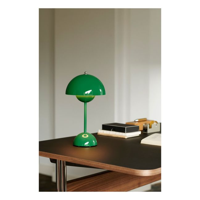 VP9 Flowerpot Portable Table Lamp Green