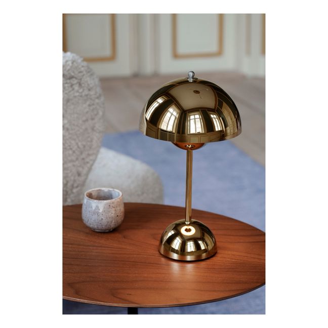 Flowerpot VP9 Portable Table Lamp Dorado
