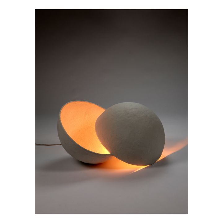 Runde Earth-Lampe aus Pappmaché | Weiß- Produktbild Nr. 1