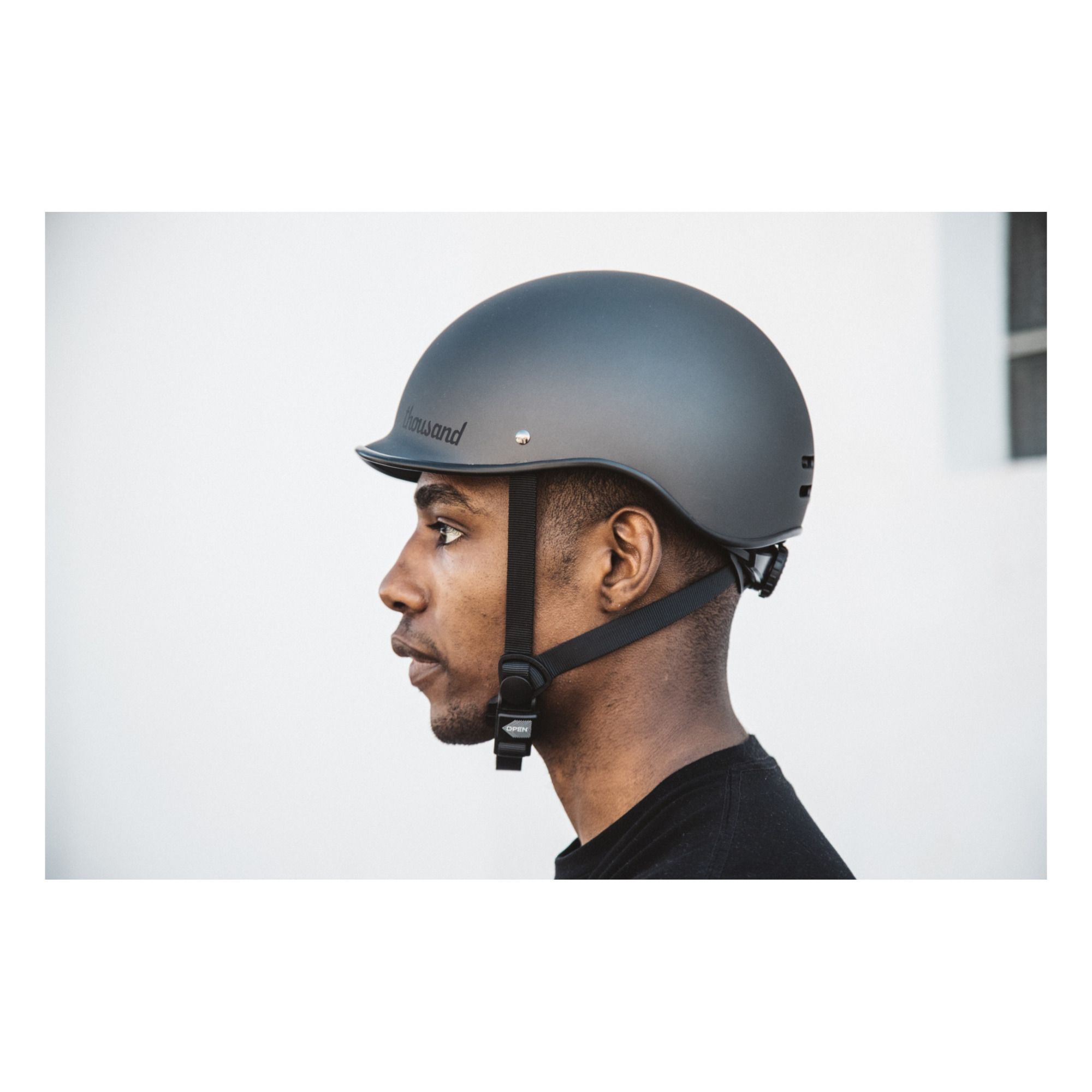 Thousand helmet online black