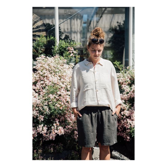 Robin Linen Shorts - Women’s Collection - Khaki