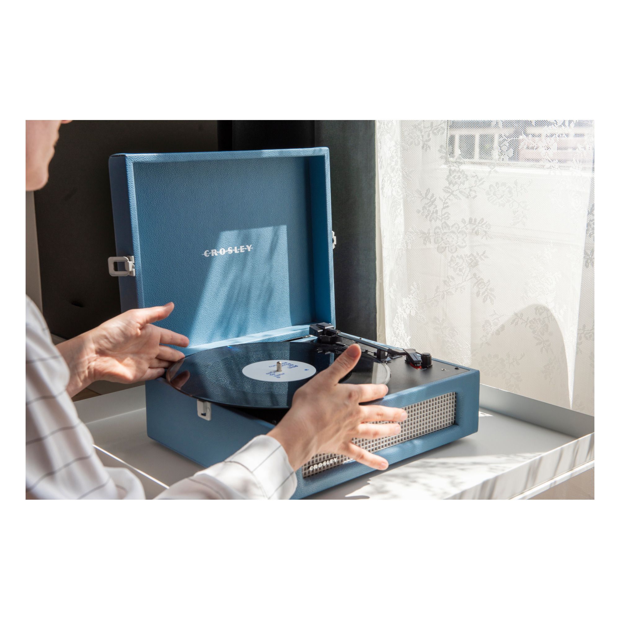 Crosley Voyager Bluetooth Turntable Blue- Product image n°3