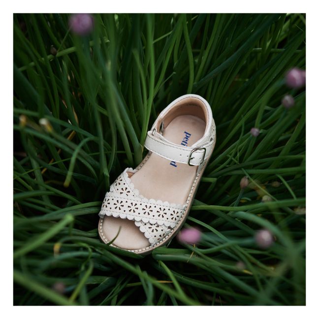 Scalloped Crossover Flower Sandals Crema