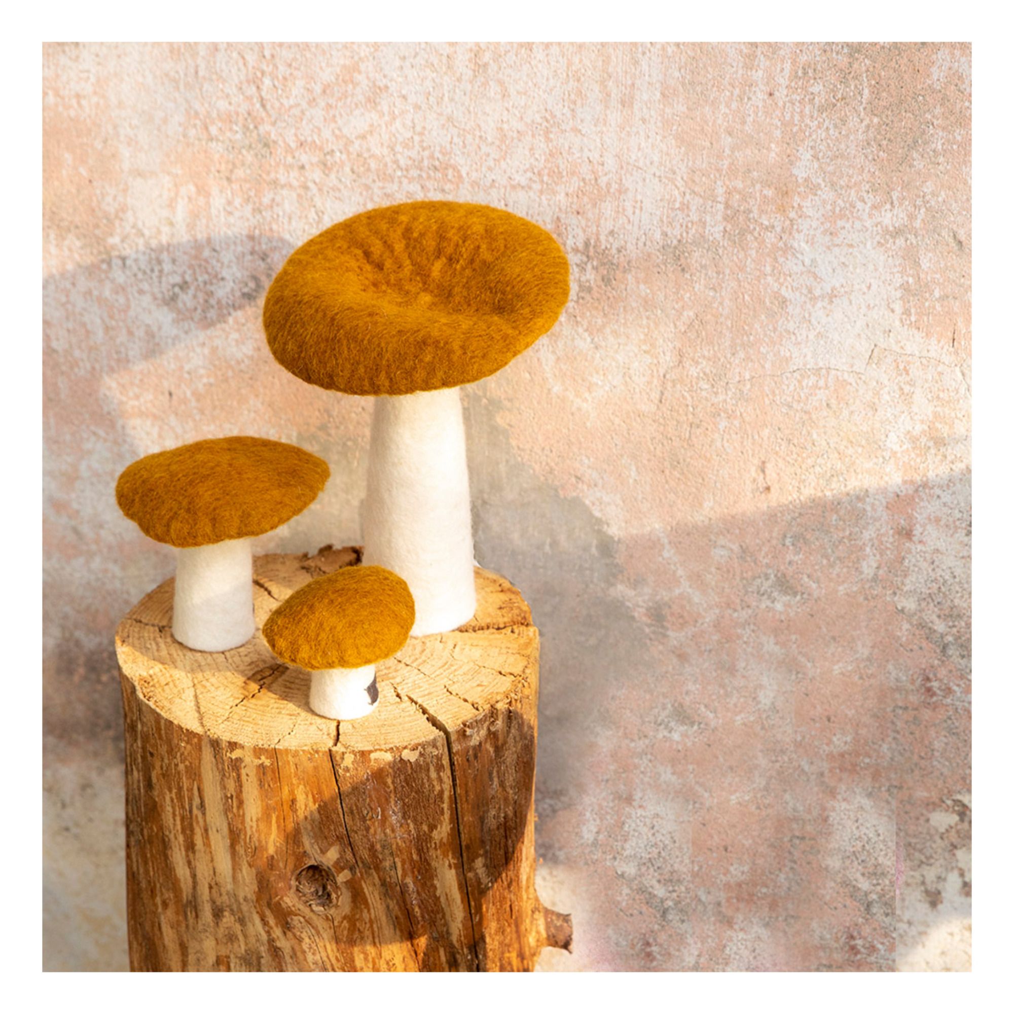 Decorative Felt Mushroom Gold- Produktbild Nr. 1