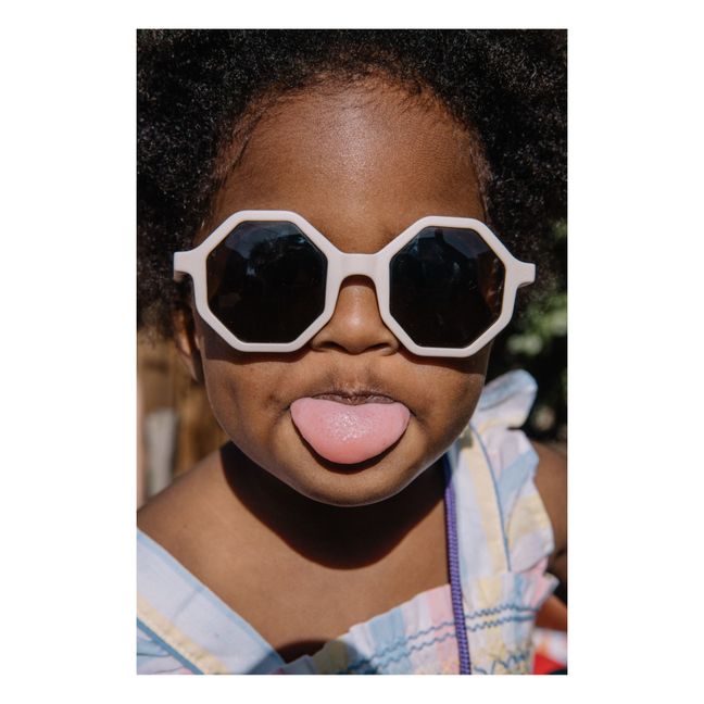 Sunglasses and Pouch - YEYE x Mini Kyomo White
