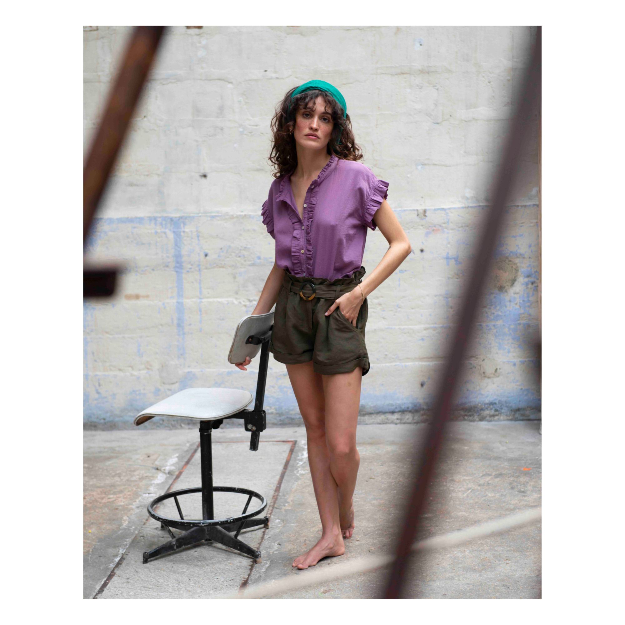 Pantalones y pantalones cortos Loewe | Pantalón corto en algodón con botón  Verde Kaki Mujer ~ Anexmontenegro