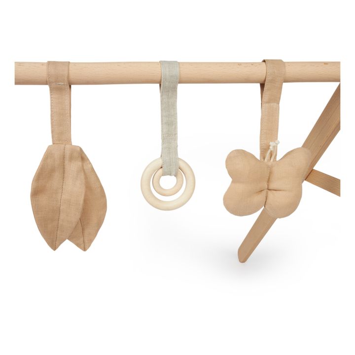 Arco de estímulo de madera con sus juguetes - Lino Francés | Arena- Imagen del producto n°4