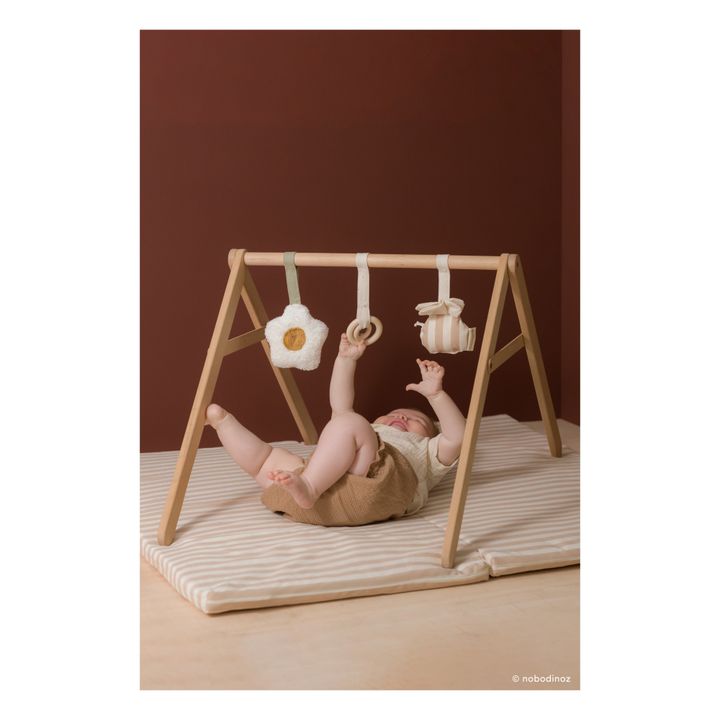 Arco de estímulo de madera y sus juguetes | Beige- Imagen del producto n°3