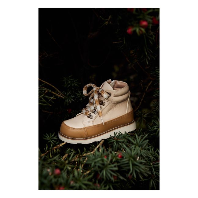 Trek Boots | Crème