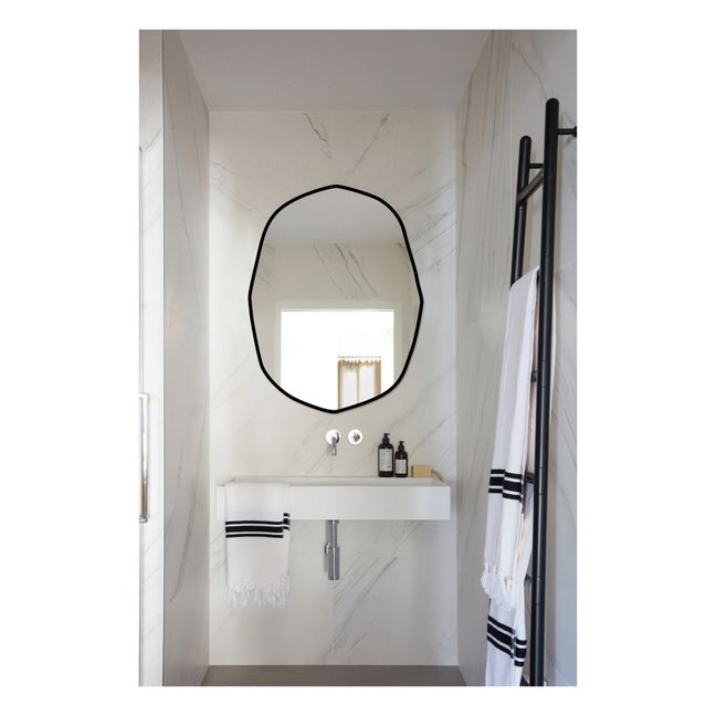 Spiegel extra flach asymmetrisch schwarze Konturen - willkürliche Form 66 x 85 | Schwarz