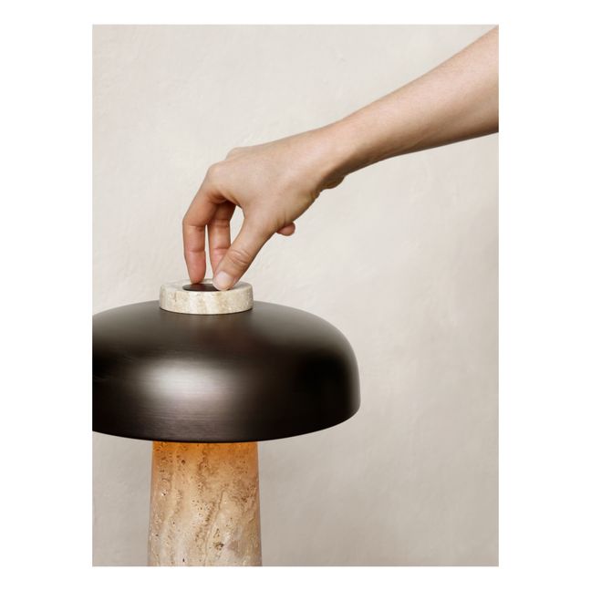 Lampe à poser Reverse en travertin | Bronze