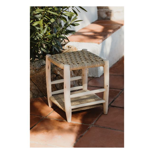 Nachttisch aus Rohholz und Palme