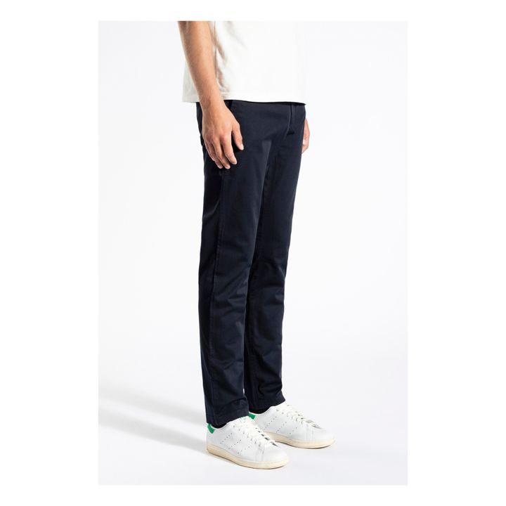 Aros Slim Organic Cotton Chino Trousers  | Blu marino- Immagine del prodotto n°2