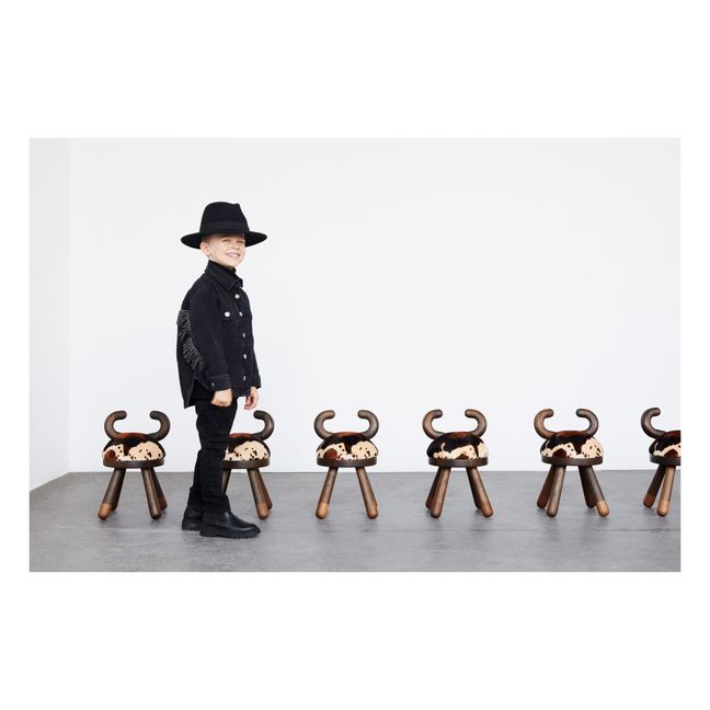 Chaise vachette en chêne et noyer par Takeshi Sawada | Bois foncé