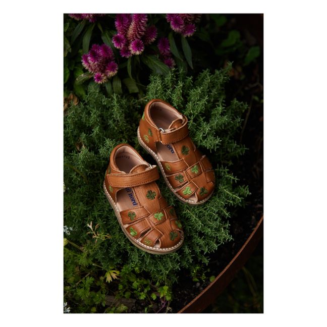 Sandales Brodées Trèfles x Capsule Uniqua | Cognac