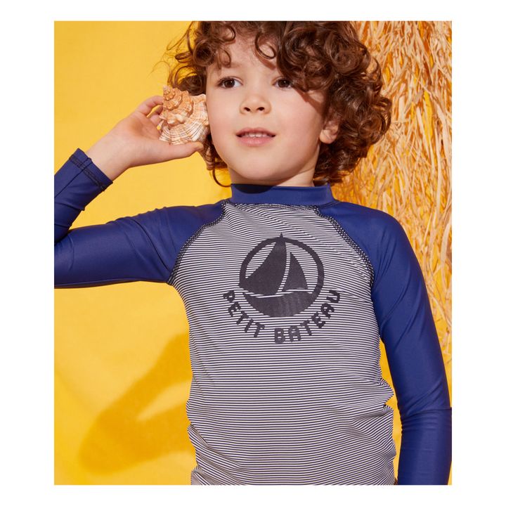 Camiseta a rayas con protección UV hecha de material reciclado | Azul Marino- Imagen del producto n°2