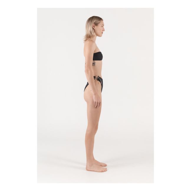 Parte de arriba de bikini hecho con materiales reciclados | Negro