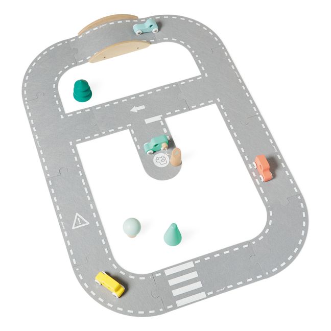 Circuit de voitures en feutrine