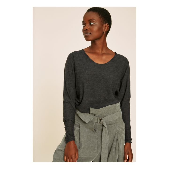 Tabis Extra Fine Merino Wool Sweater | Grigio scuro- Immagine del prodotto n°1