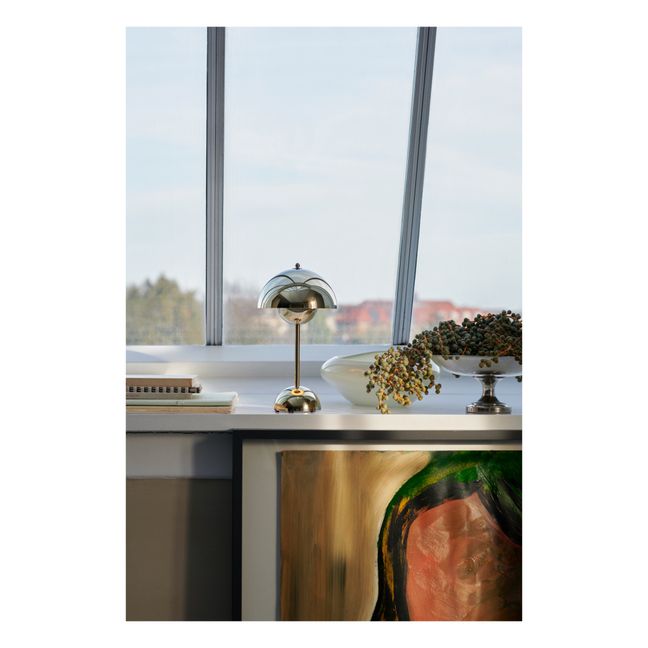 Tragbare Tischleuchte Flowerpot VP9, Verner Panton | Chromblitzend