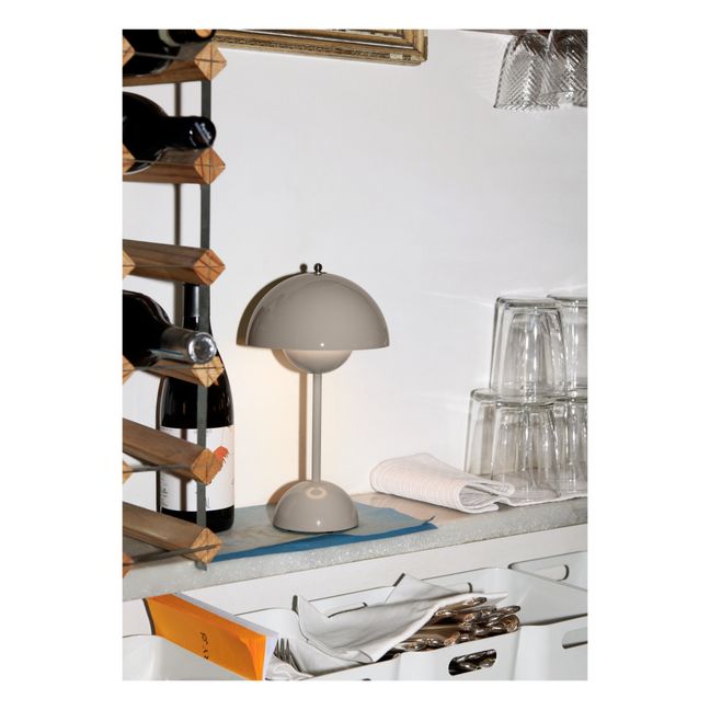 Tragbare Tischleuchte Flowerpot VP9, Verner Panton | Grau