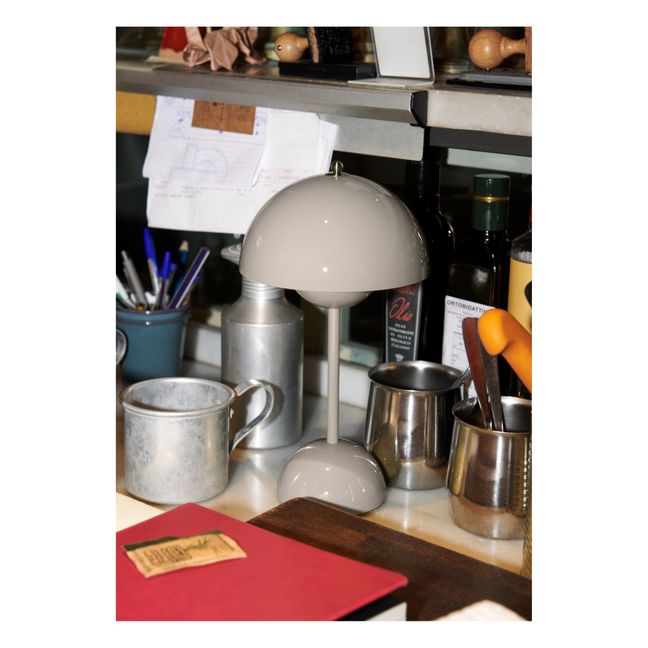 Lampada da tavolo portatile Flowerpot VP9, Verner Panton | Grigio