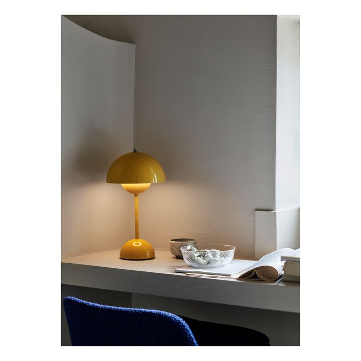 VP9 Flowerpot Portable Table Lamp, Vernon Panton | Giallo senape- Immagine del prodotto n°2