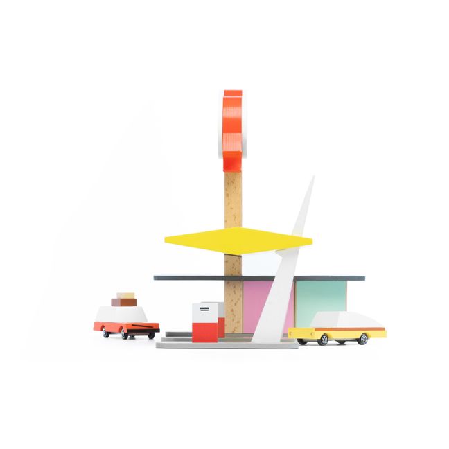 Gasolinera de madera