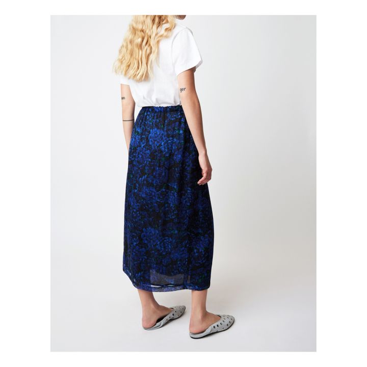 Julee Muse Silk Skirt | Azul Noche- Imagen del producto n°5