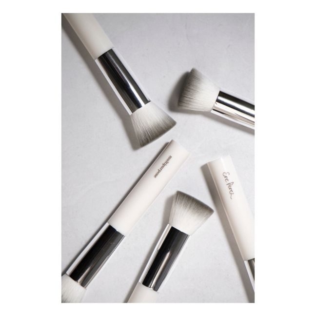 Vegan multipurpose makeup brush
