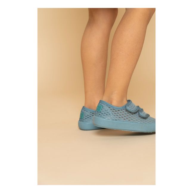 Summer Sneakers | Azul Cielo