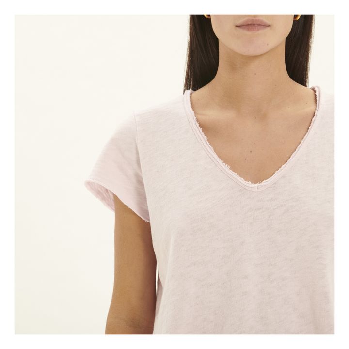 Sonoma V-Neck T-Shirt | Rosa Bombón- Imagen del producto n°3
