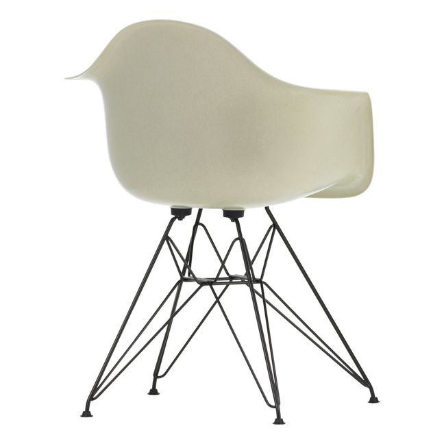 Dar Fiberglass armchair, black base - Charles & Ray Eames | Eames Parchment