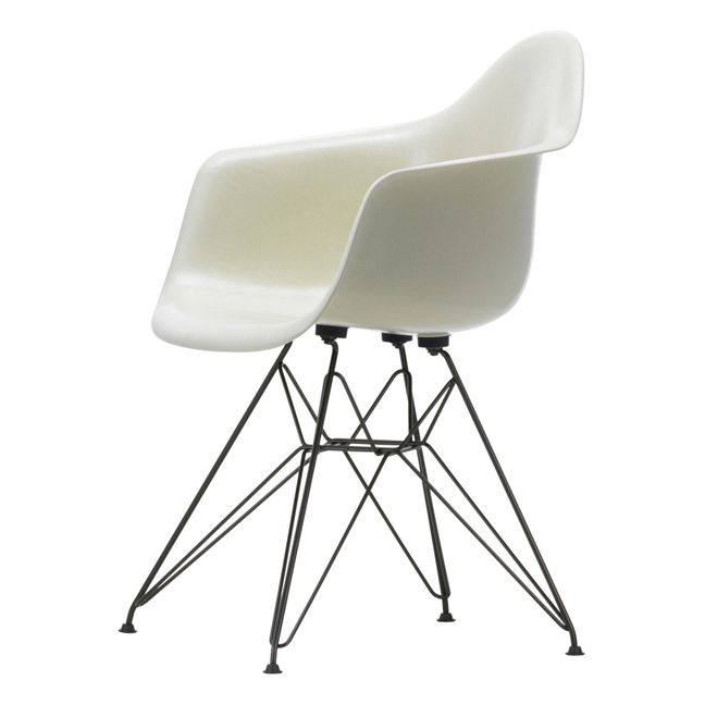 Vitra Dar Fiberglass armchair black base Charles Ray Eames