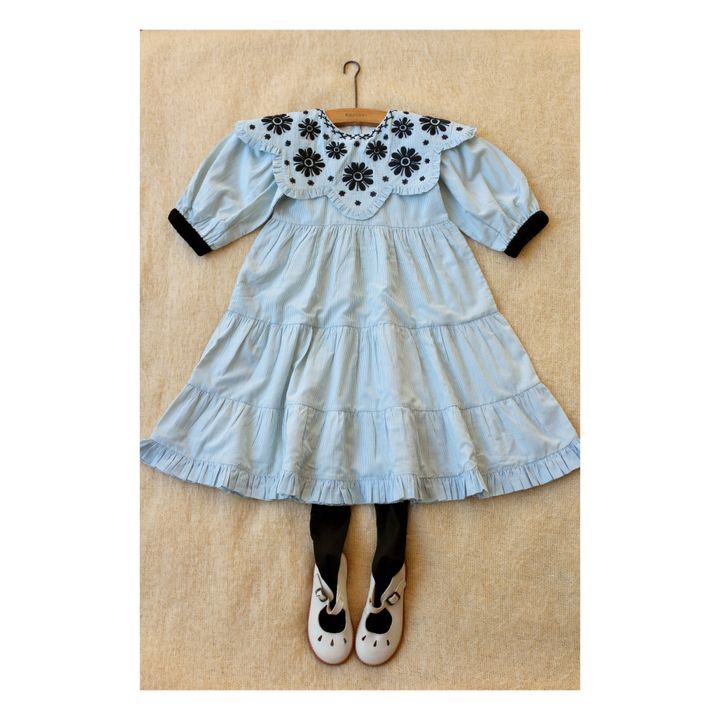 Gestreiftes Kleid mit besticktem Kragen | Hellblau- Produktbild Nr. 0
