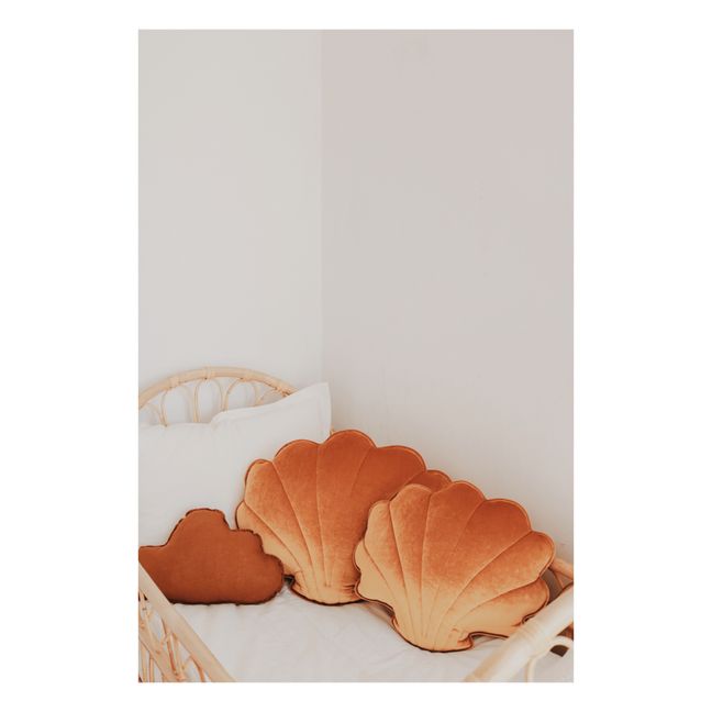 Velvet shell cushion | Gold