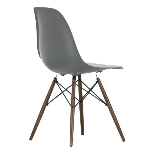 DSW plastic chair - maple base - Charles &amp; Ray Eames | Granit