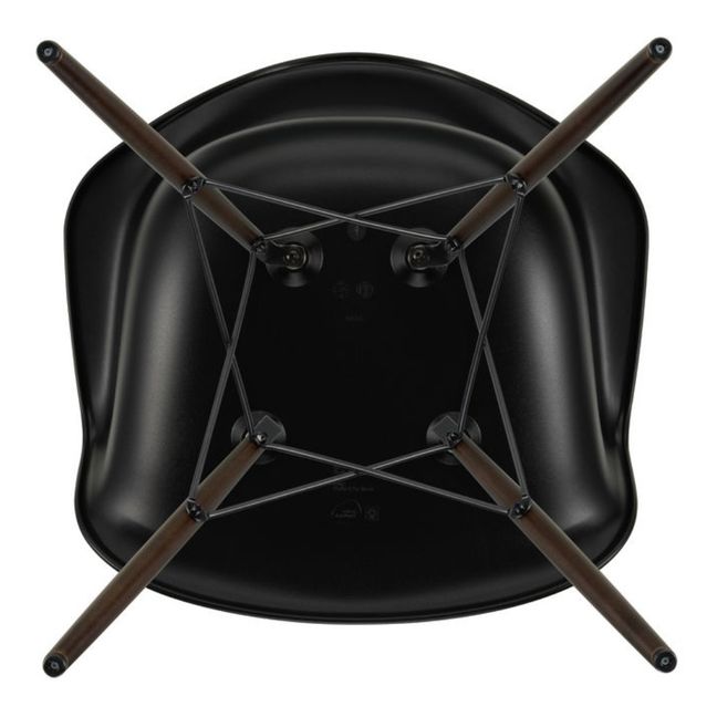 DAW chair - maple base - Charles &amp; Ray Eames | Black
