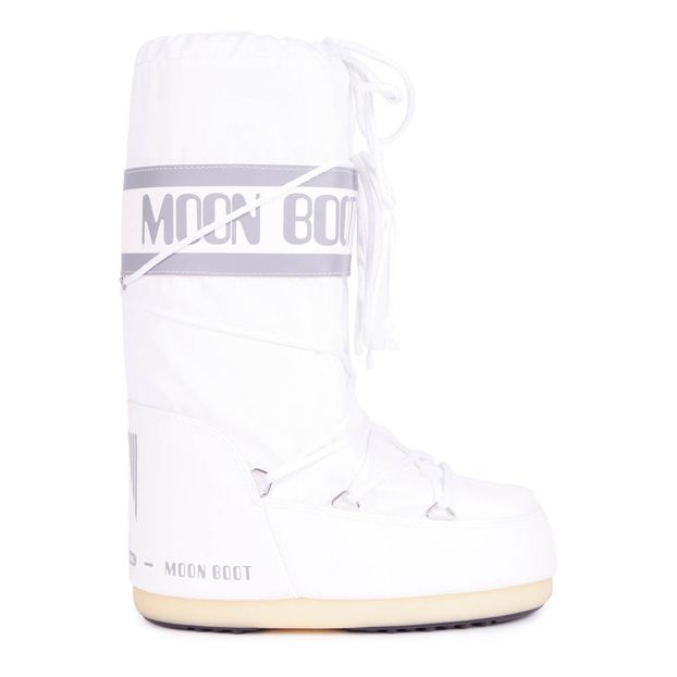white moon boots with fur