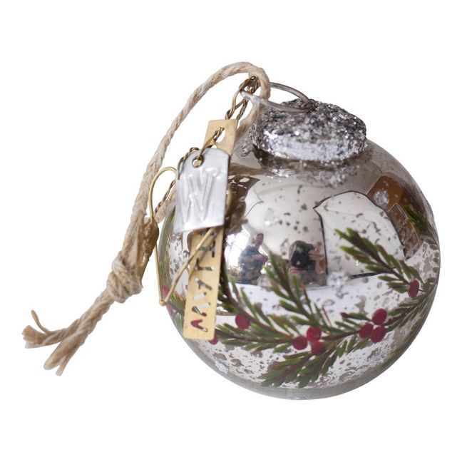 Pallina di Natale con ramo di pino