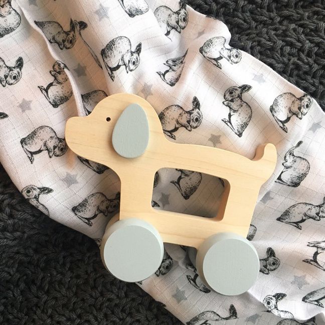Chien à pousser en bois