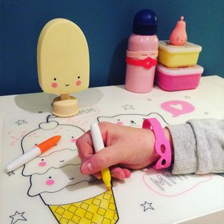 Superpetit Tischset zum Ausmalen mit 5 Filzstiften und Armband A Little Lovely Company -listing