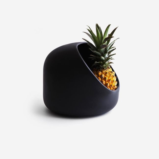Früchtekorb aus Keramik Ô, Ionna Vautrin | Schwarz