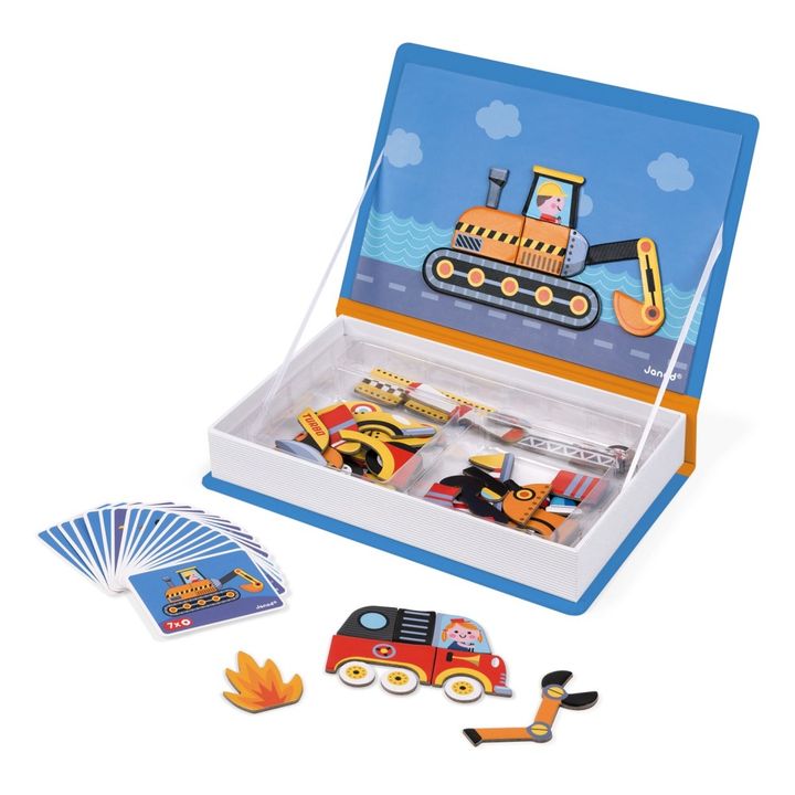 Race Car Magnetic Book - 50 magnets - Product image n°0