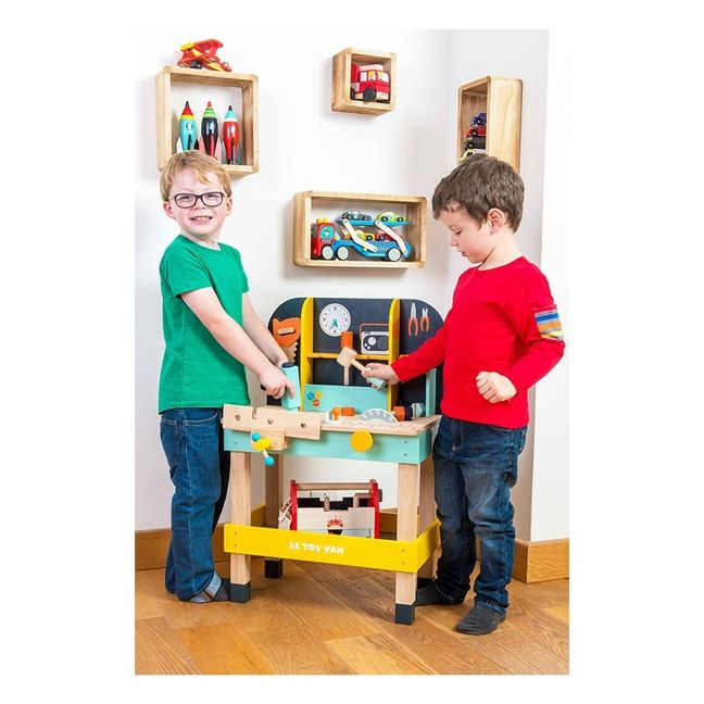 Taller de madera y sus 12 accesorios