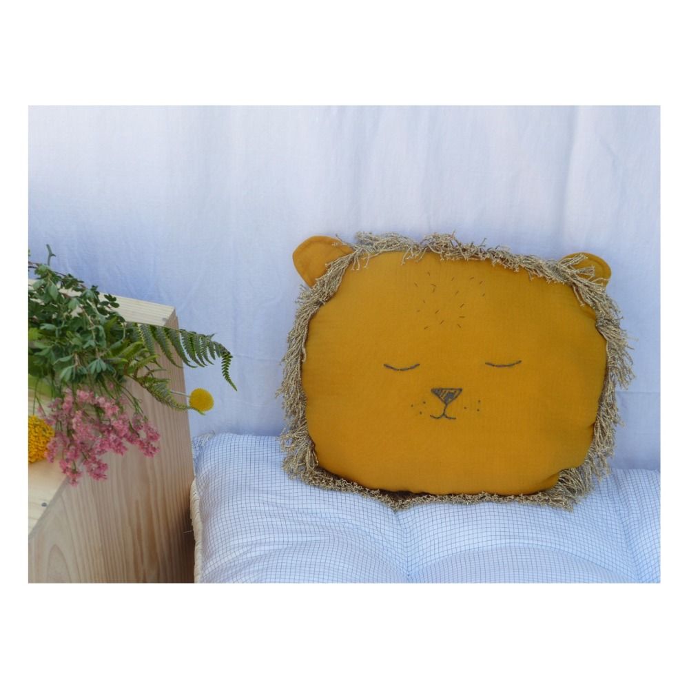 Lion Cushion D38cm- Product image n°1