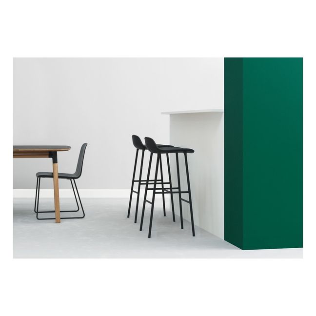 Taburete Form de roble | Negro