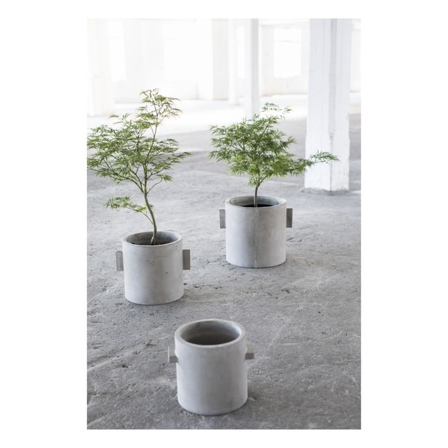 Concrete plant pot